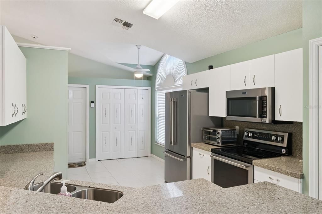 For Sale: $419,000 (3 beds, 2 baths, 1687 Square Feet)