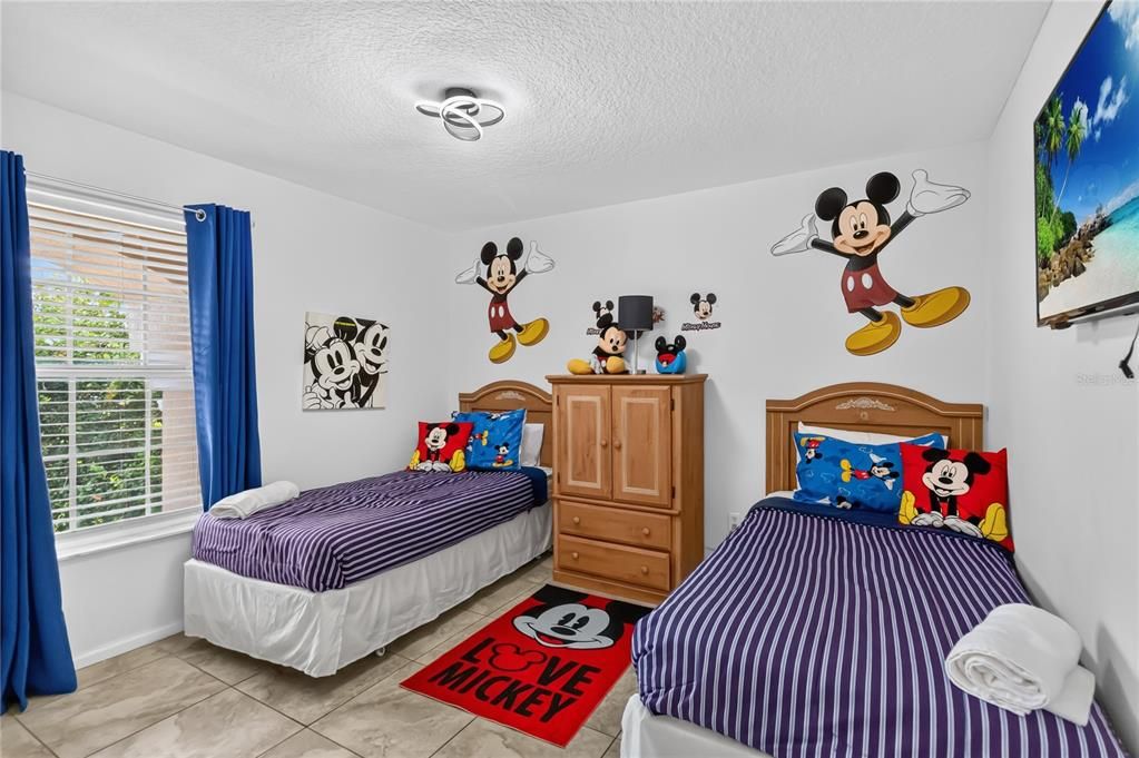 For Sale: $645,000 (6 beds, 3 baths, 2816 Square Feet)