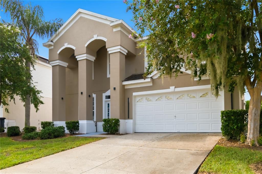 For Sale: $645,000 (6 beds, 3 baths, 2816 Square Feet)