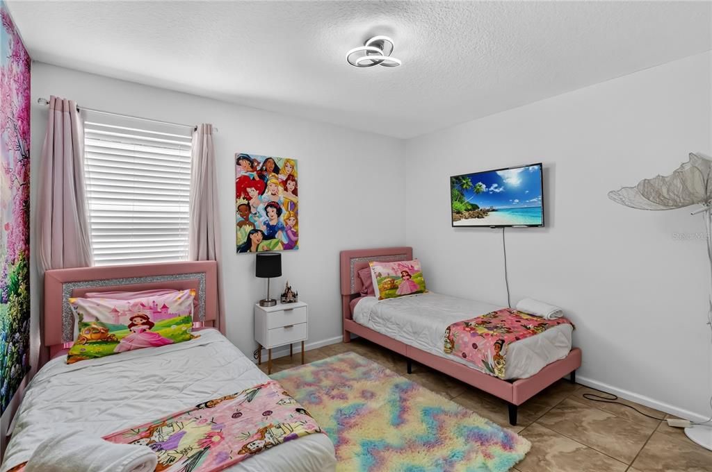 For Sale: $645,000 (6 beds, 3 baths, 2816 Square Feet)