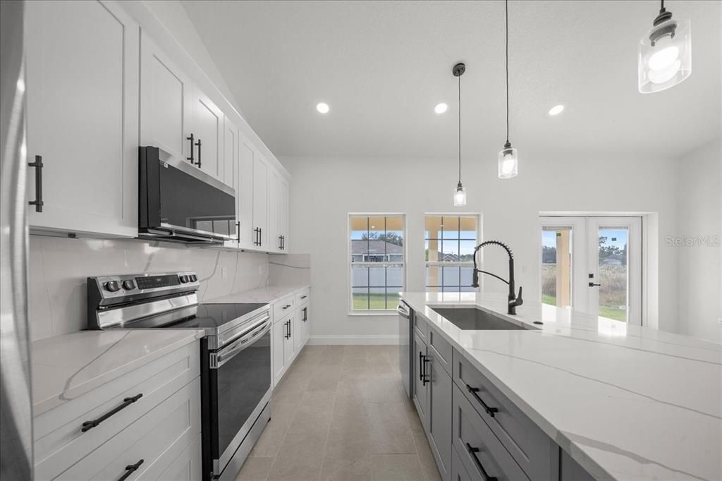 For Sale: $355,000 (3 beds, 2 baths, 1794 Square Feet)