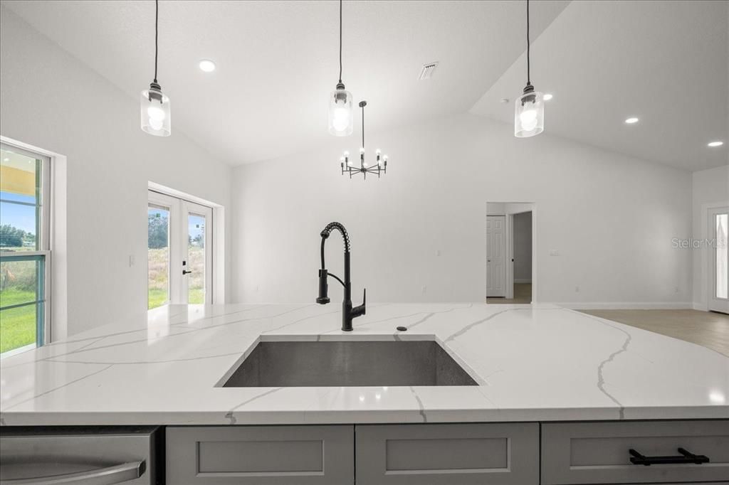 For Sale: $355,000 (3 beds, 2 baths, 1794 Square Feet)