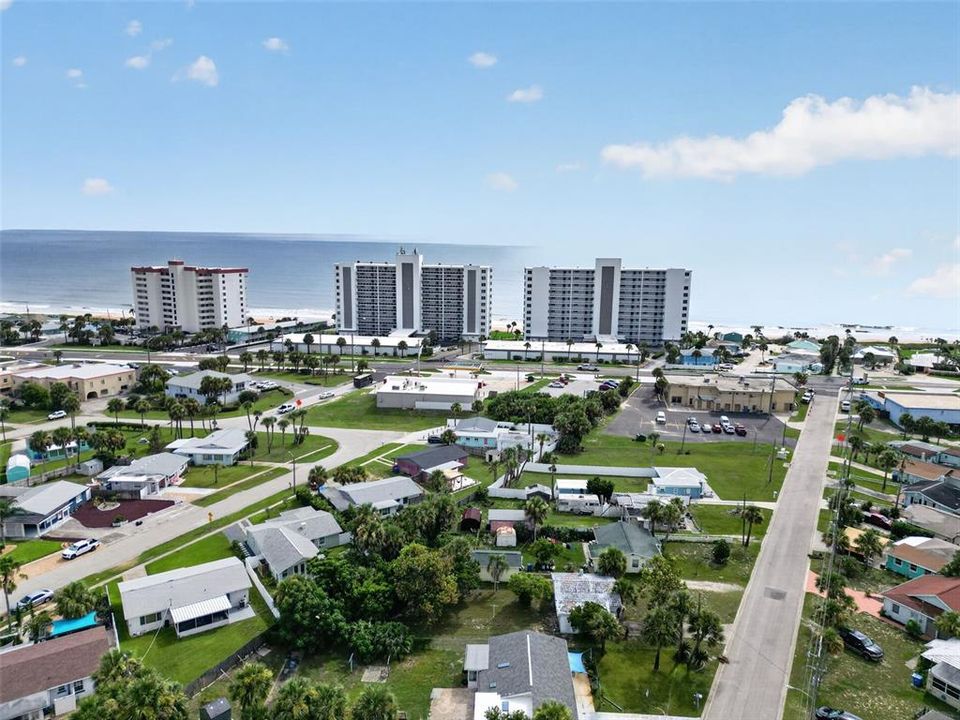 For Sale: $399,000 (2 beds, 2 baths, 1272 Square Feet)