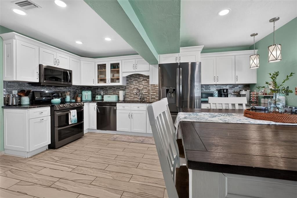 For Sale: $399,000 (2 beds, 2 baths, 1272 Square Feet)