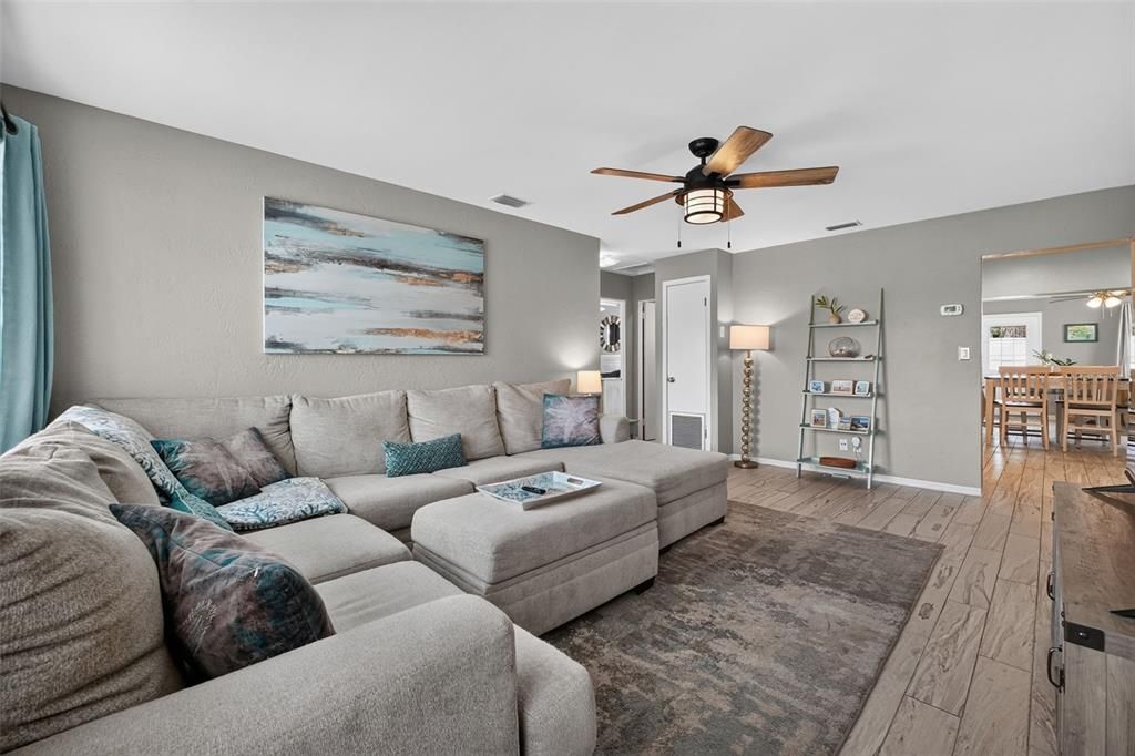For Sale: $399,000 (2 beds, 2 baths, 1272 Square Feet)