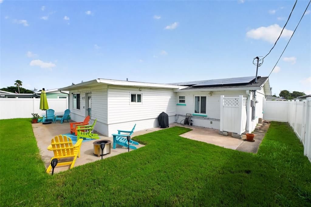 For Sale: $399,000 (2 beds, 2 baths, 1272 Square Feet)