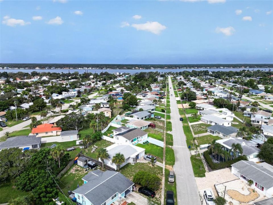 For Sale: $399,000 (2 beds, 2 baths, 1272 Square Feet)