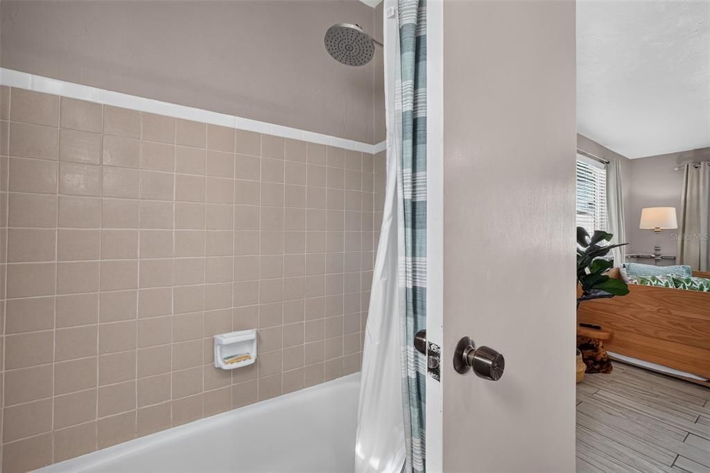 For Sale: $399,000 (2 beds, 2 baths, 1272 Square Feet)