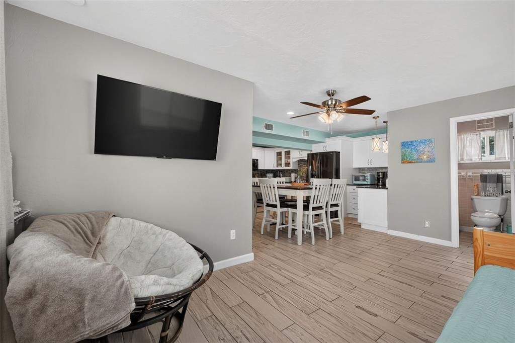 For Sale: $399,000 (2 beds, 2 baths, 1272 Square Feet)