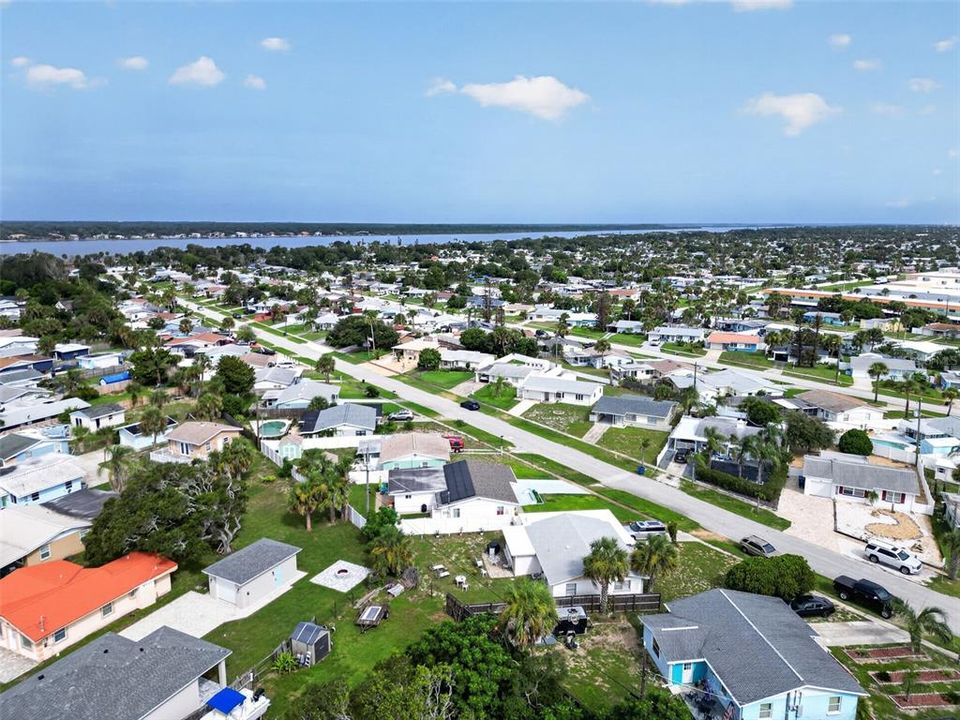 For Sale: $399,000 (2 beds, 2 baths, 1272 Square Feet)