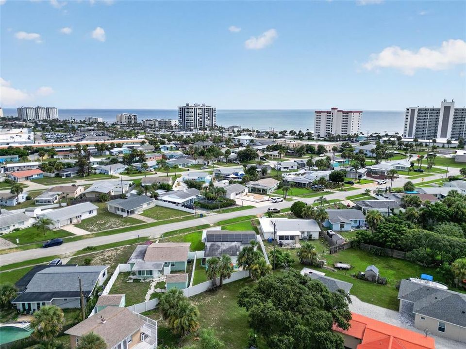 For Sale: $399,000 (2 beds, 2 baths, 1272 Square Feet)