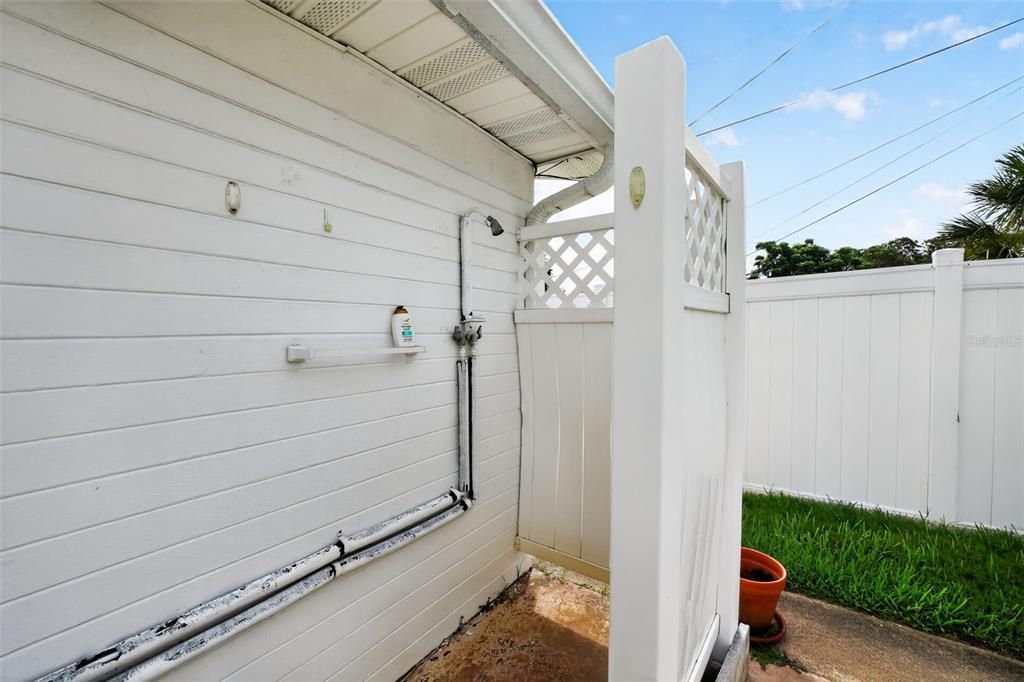 For Sale: $399,000 (2 beds, 2 baths, 1272 Square Feet)