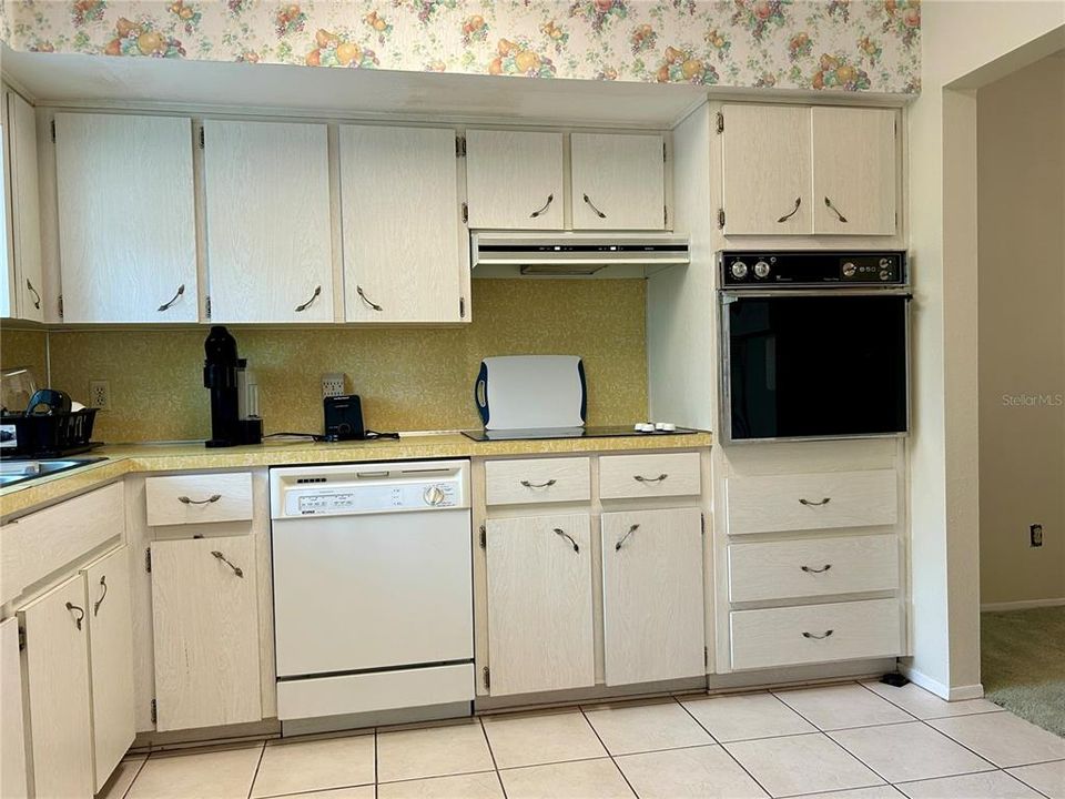 На продажу: $139,900 (2 спален, 2 ванн, 1400 Квадратных фут)