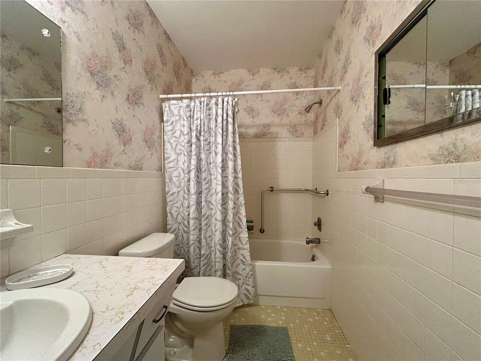 На продажу: $139,900 (2 спален, 2 ванн, 1400 Квадратных фут)