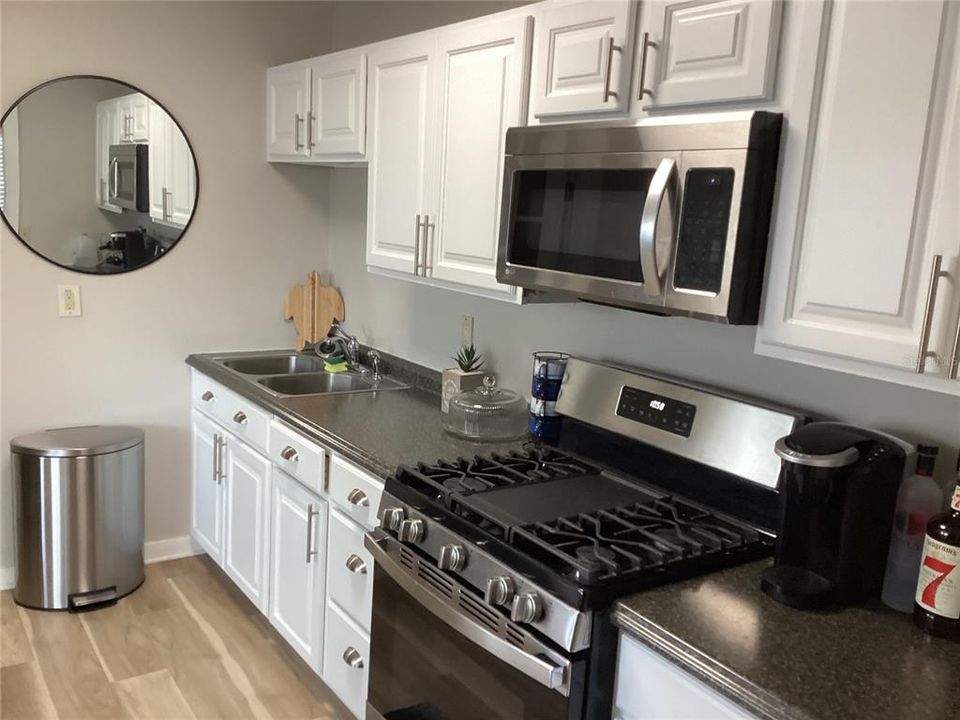 For Rent: $2,300 (3 beds, 2 baths, 1245 Square Feet)