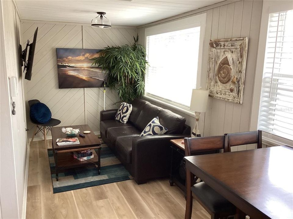 For Rent: $2,300 (3 beds, 2 baths, 1245 Square Feet)