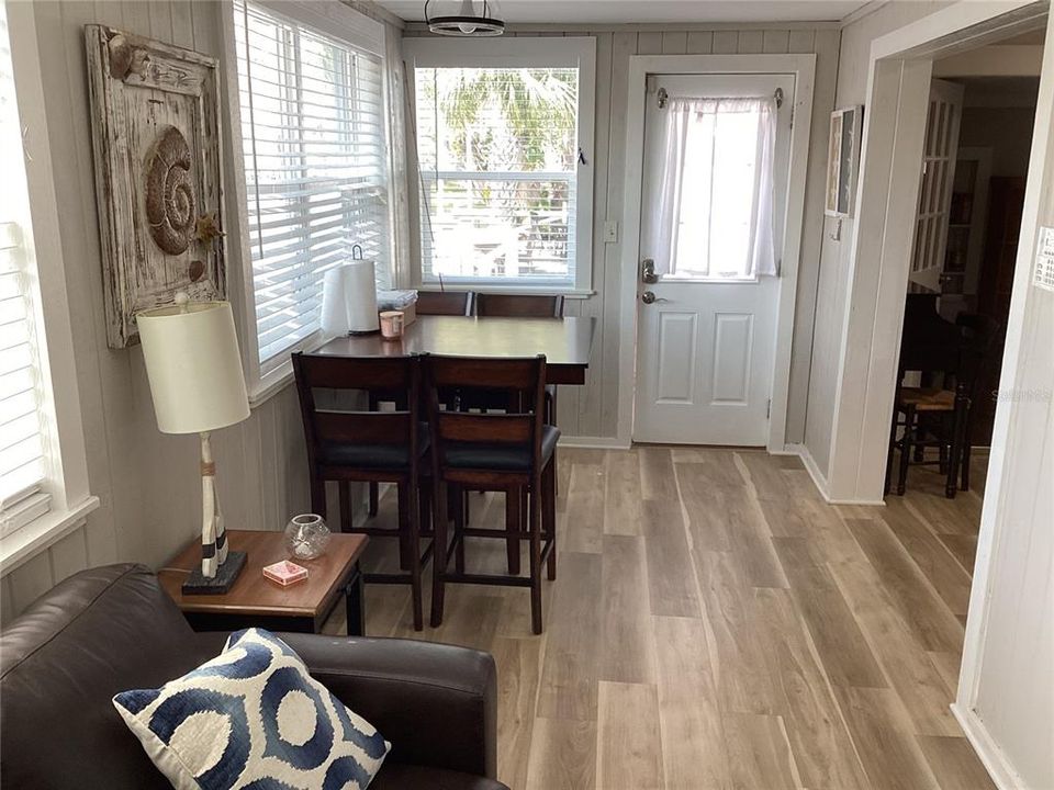 For Rent: $2,300 (3 beds, 2 baths, 1245 Square Feet)