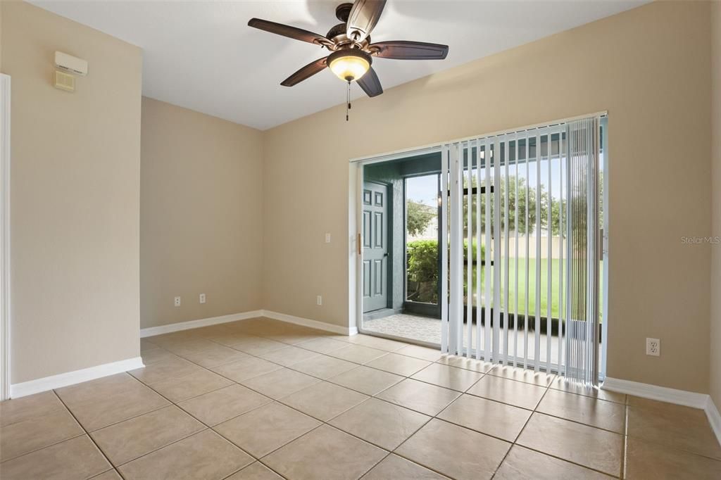 For Sale: $235,000 (2 beds, 2 baths, 987 Square Feet)