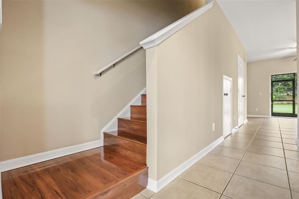 For Sale: $235,000 (2 beds, 2 baths, 987 Square Feet)