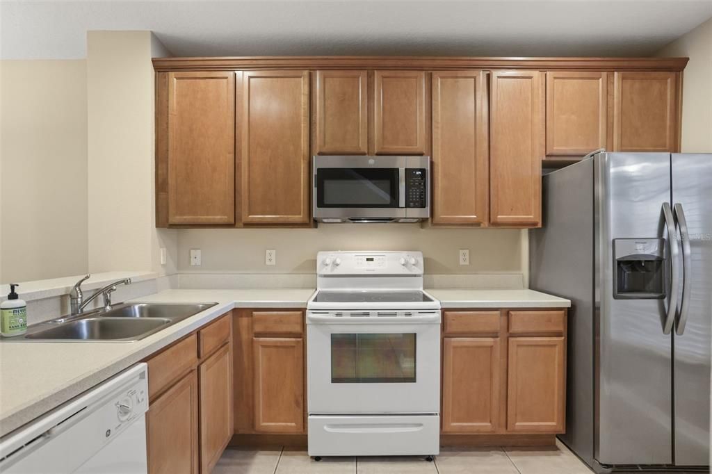 For Sale: $235,000 (2 beds, 2 baths, 987 Square Feet)