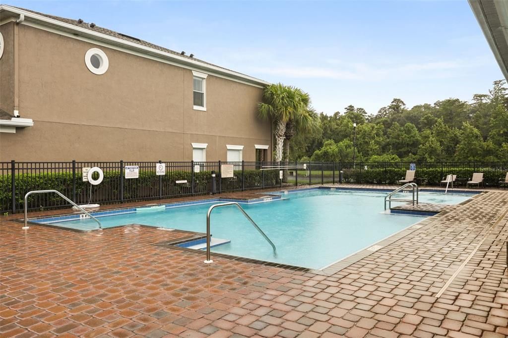 For Sale: $235,000 (2 beds, 2 baths, 987 Square Feet)