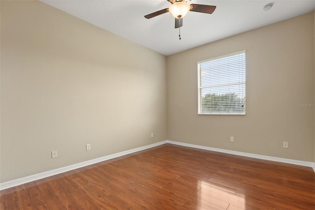 For Sale: $235,000 (2 beds, 2 baths, 987 Square Feet)