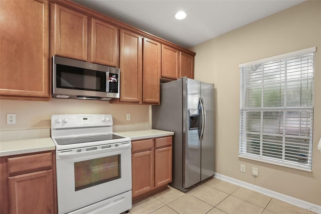 For Sale: $235,000 (2 beds, 2 baths, 987 Square Feet)