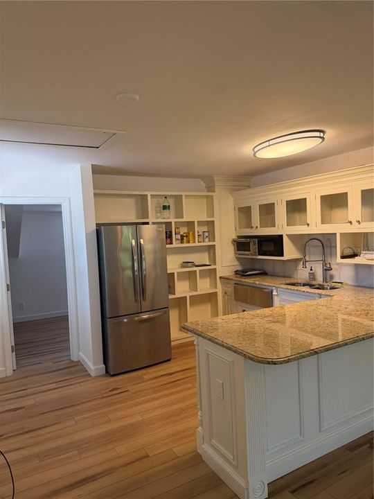 For Rent: $1,200 (1 beds, 1 baths, 800 Square Feet)