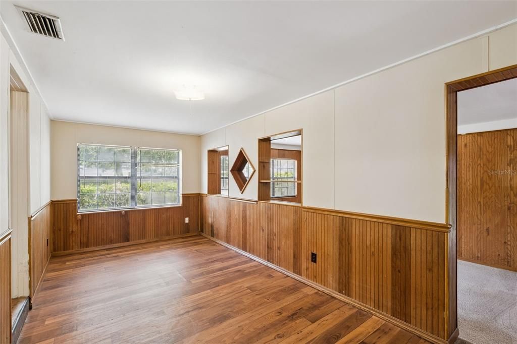 For Rent: $2,395 (3 beds, 1 baths, 1514 Square Feet)