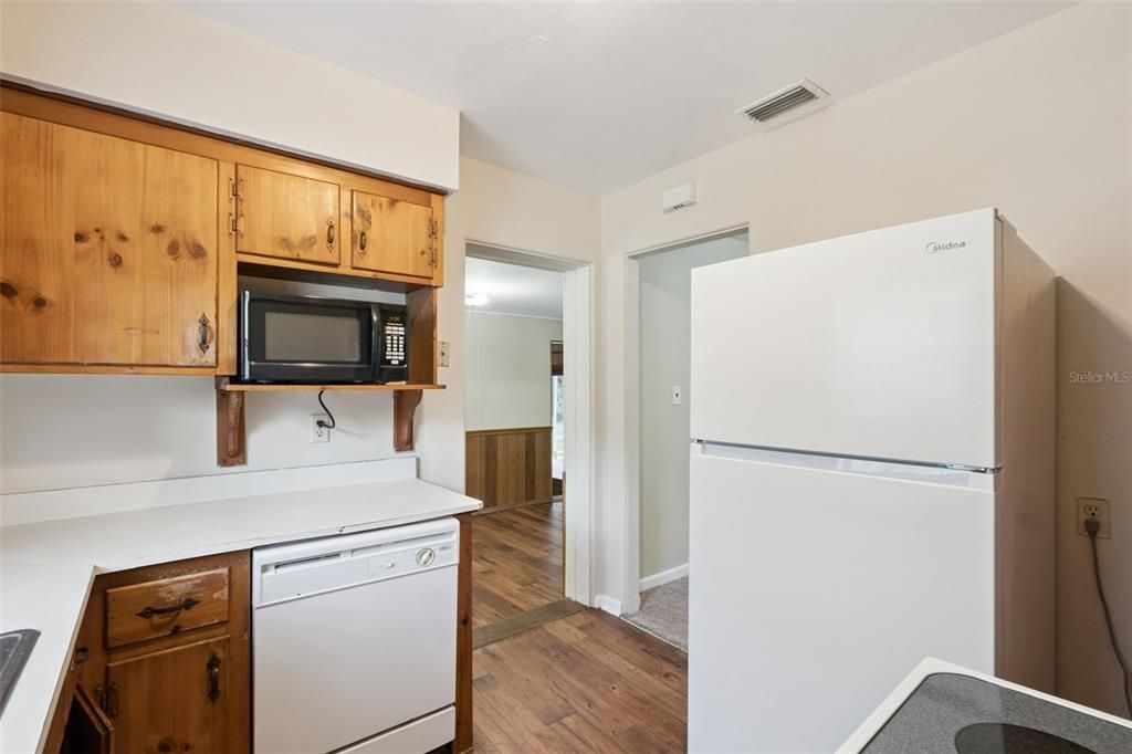 For Rent: $2,395 (3 beds, 1 baths, 1514 Square Feet)