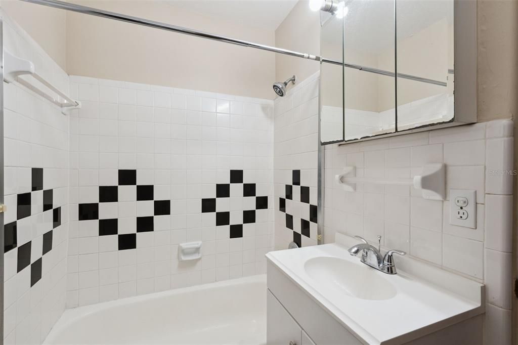 For Rent: $2,395 (3 beds, 1 baths, 1514 Square Feet)
