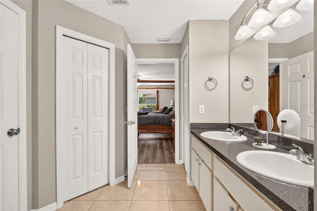 For Sale: $265,000 (3 beds, 2 baths, 1407 Square Feet)