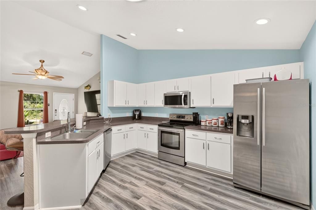 For Sale: $265,000 (3 beds, 2 baths, 1407 Square Feet)