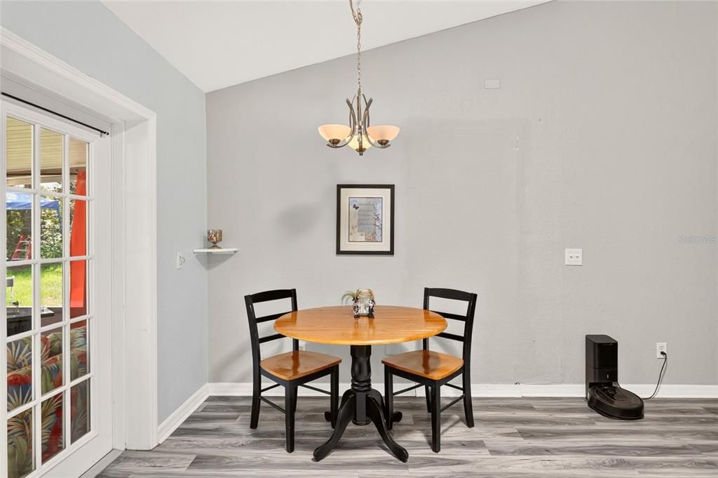 For Sale: $265,000 (3 beds, 2 baths, 1407 Square Feet)