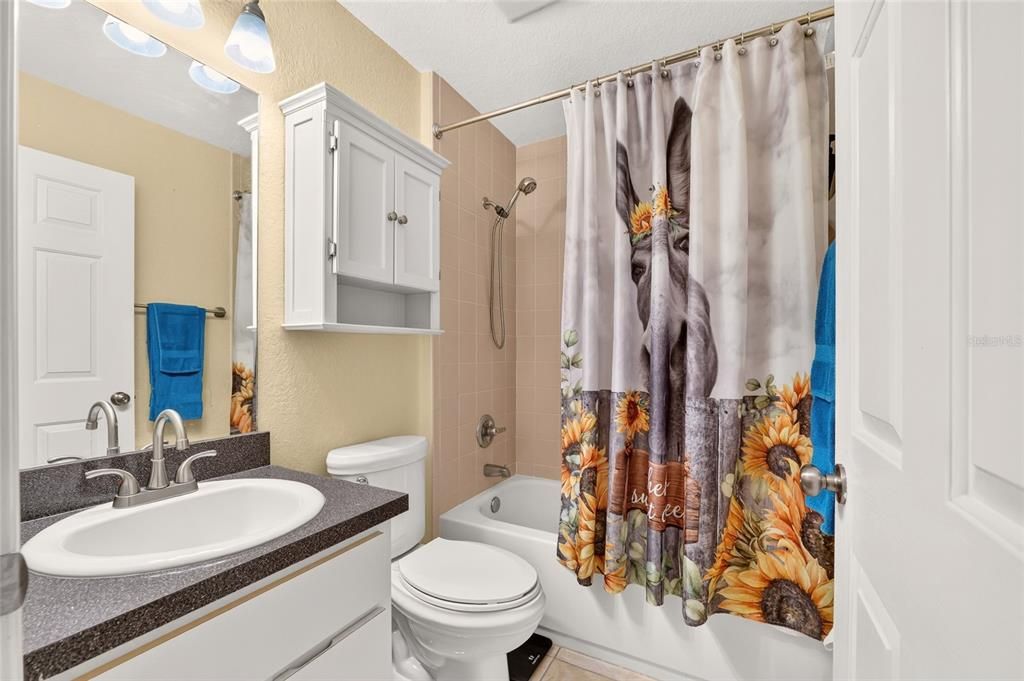 For Sale: $265,000 (3 beds, 2 baths, 1407 Square Feet)