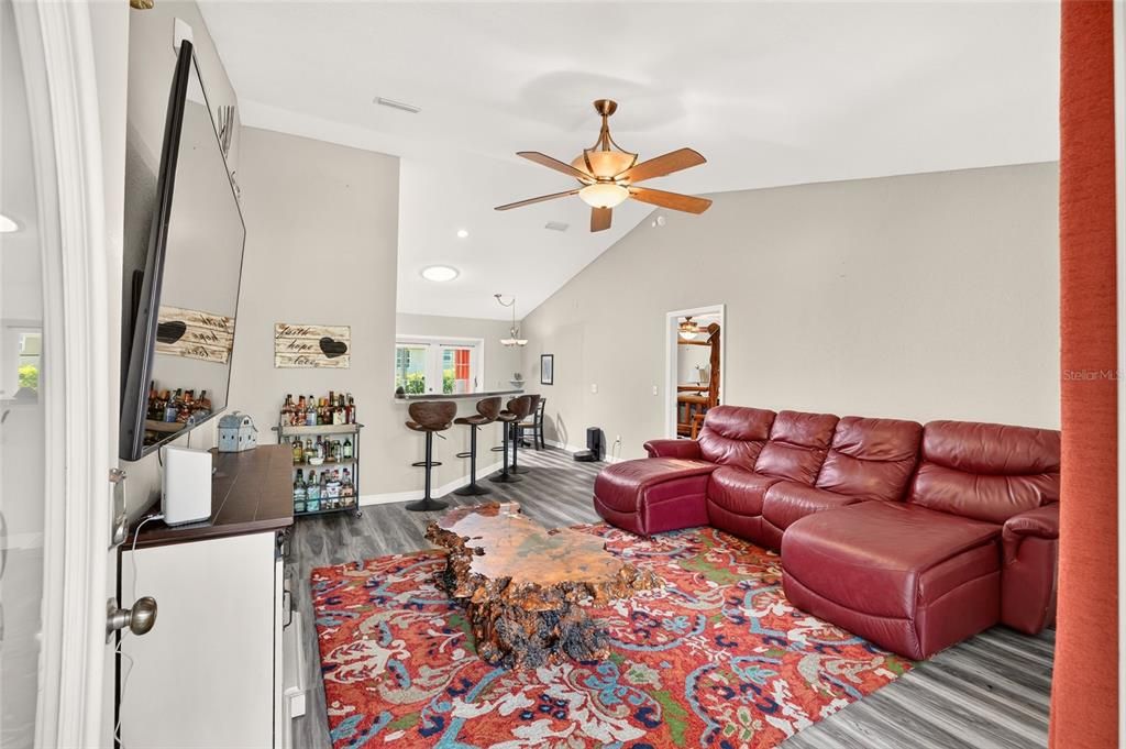 For Sale: $265,000 (3 beds, 2 baths, 1407 Square Feet)