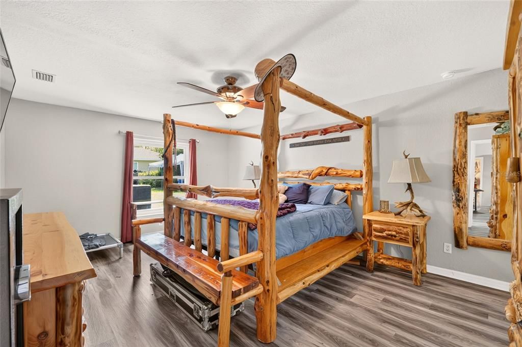 For Sale: $265,000 (3 beds, 2 baths, 1407 Square Feet)
