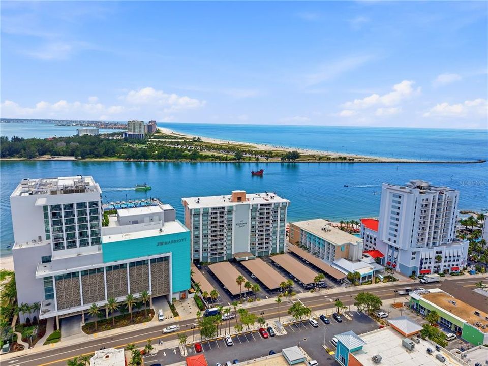 For Sale: $499,000 (1 beds, 1 baths, 1111 Square Feet)