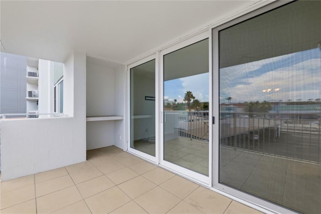 For Sale: $499,000 (1 beds, 1 baths, 1111 Square Feet)