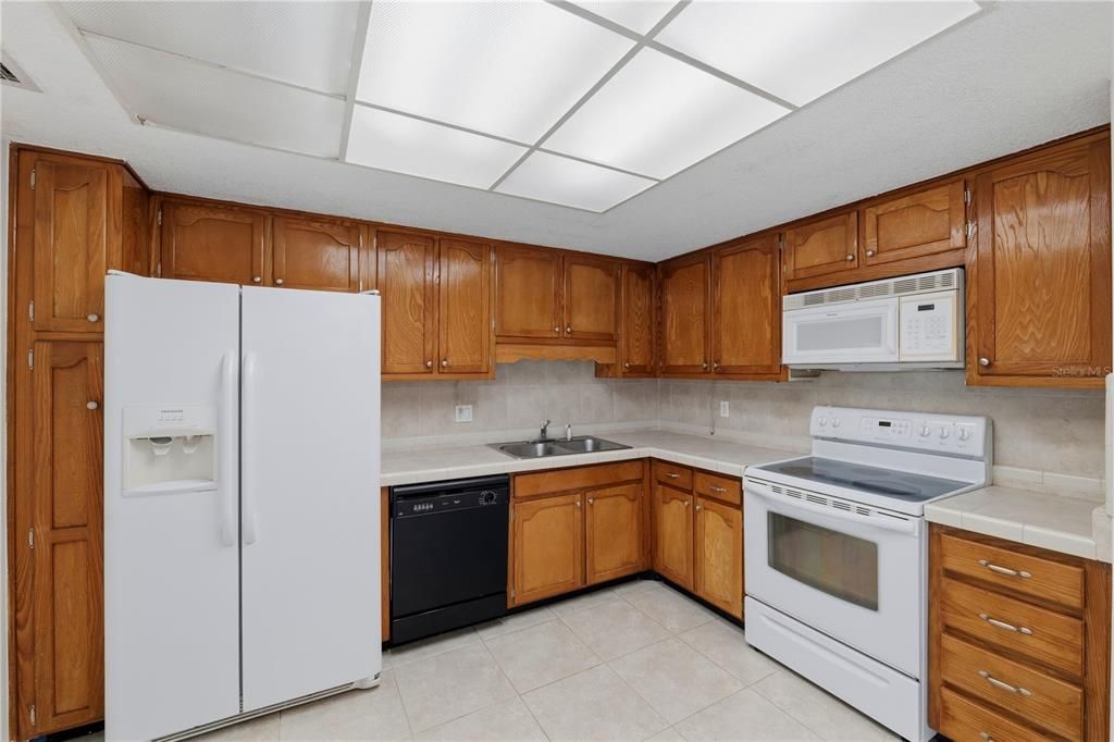 For Sale: $499,000 (1 beds, 1 baths, 1111 Square Feet)