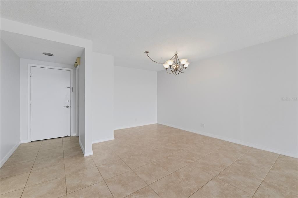 For Sale: $499,000 (1 beds, 1 baths, 1111 Square Feet)