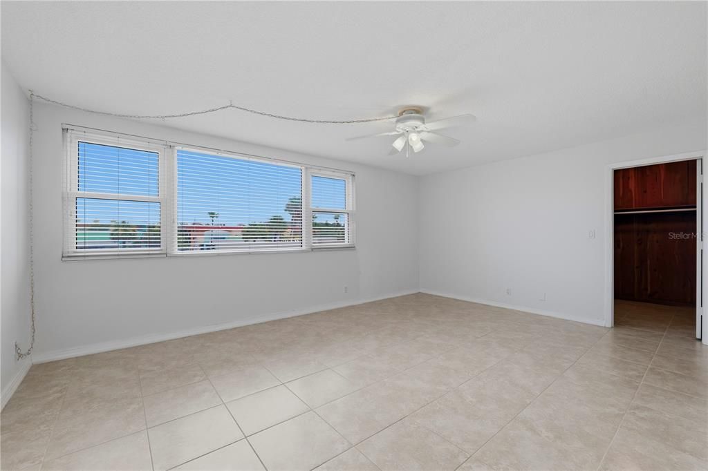 For Sale: $499,000 (1 beds, 1 baths, 1111 Square Feet)