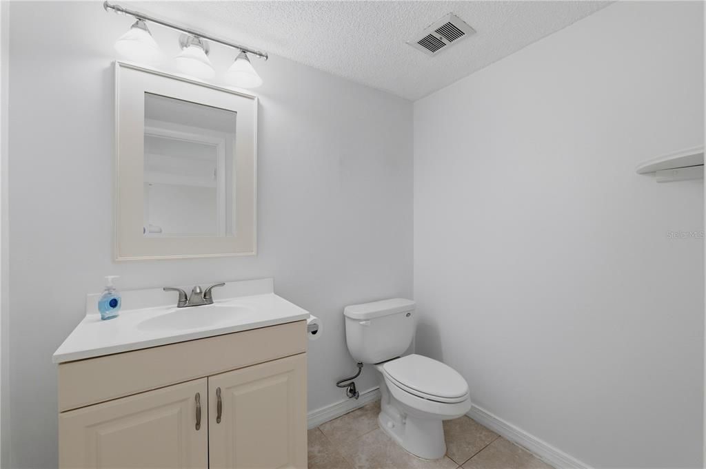 For Sale: $499,000 (1 beds, 1 baths, 1111 Square Feet)