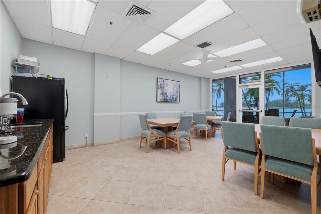 For Sale: $499,000 (1 beds, 1 baths, 1111 Square Feet)