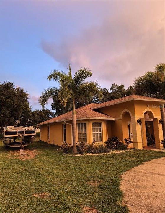 For Sale: $314,000 (3 beds, 2 baths, 2215 Square Feet)