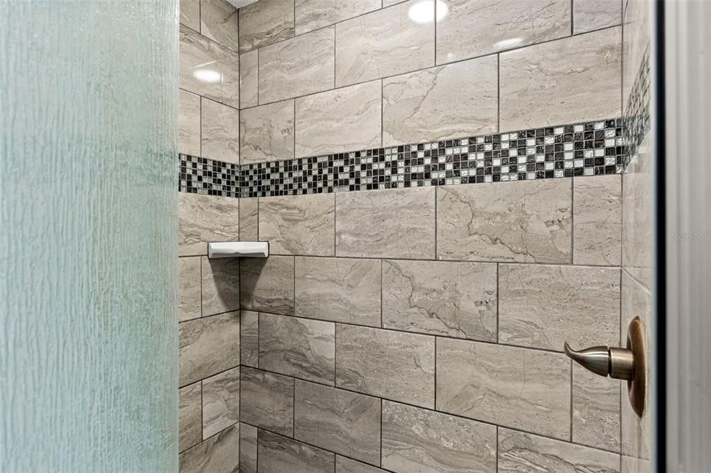 En Venta: $424,900 (4 camas, 2 baños, 1784 Pies cuadrados)