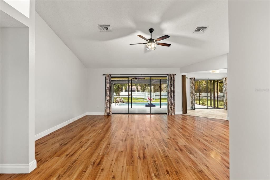 En Venta: $424,900 (4 camas, 2 baños, 1784 Pies cuadrados)