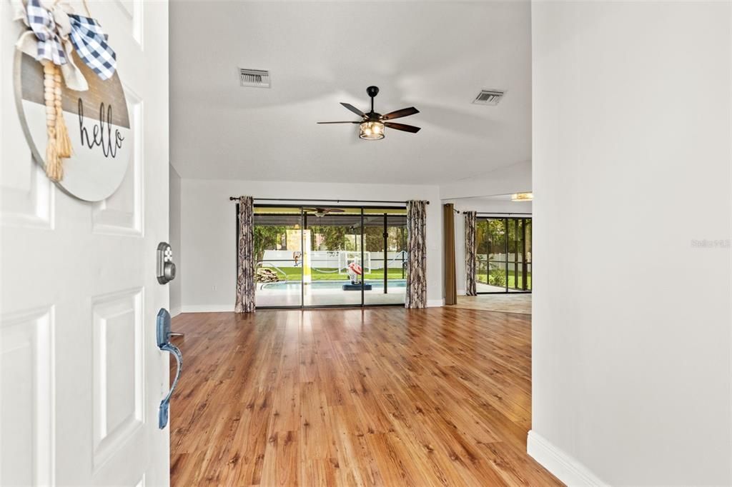 En Venta: $424,900 (4 camas, 2 baños, 1784 Pies cuadrados)