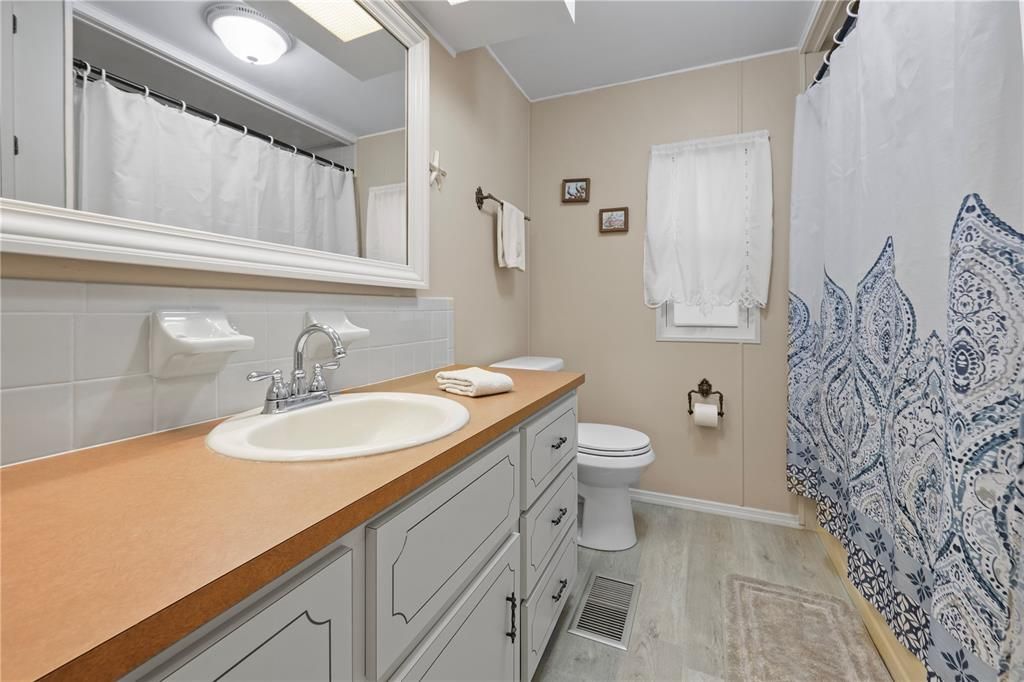 For Sale: $132,000 (2 beds, 2 baths, 1056 Square Feet)