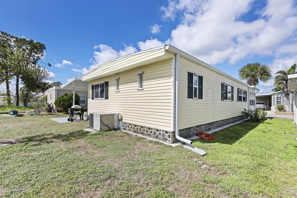 For Sale: $132,000 (2 beds, 2 baths, 1056 Square Feet)